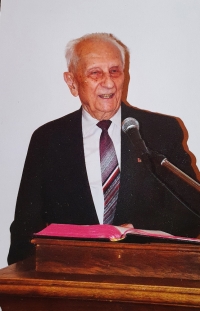 Lay preacher Vlastislav Maláč at the pulpit of the ECM Church Headquarters, Prague 1996 