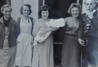 Mom Anna Slováčková, aunt Jiřina Fárková from Horní Bečva, also a fellow prisoner, Žofie Zlámalová, née Slováčková, holding her daugter Jana, her fellow prisoners, couple Hana and Otakar Trunec
