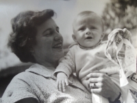 Žofie Zlámalová s dcerou Janou, 1963