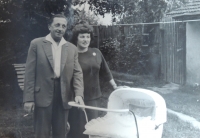 Jana Arbanová s rodiči Josefem a Žofií, 1962
