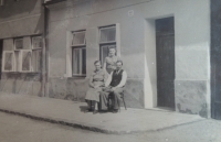 In front of the birth house: Žofie´s mom Anna and her father Alois, Žofie´s sister Anna, Hložkova Street, Otrokovice, 1935