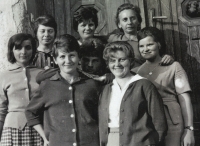 Marie s kamarádkami, 1964