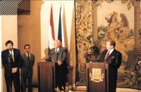 Jako tlumočník na setkání Václava Havla a Árpáda Göncze, asi 1999 