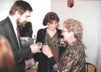 S manželkou a Kateřinou Pošovou (vpravo) na maďarském velvyslanectví, Praha 2004