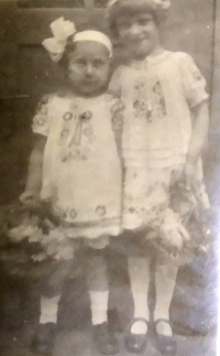 Se sestrou v dětství
