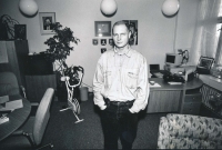 Jako náměstek ministra vnitra ve své kanceláři na MV, 1995