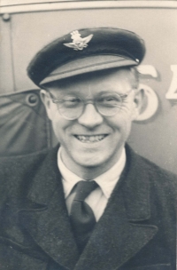 Rudolf Fendrych v uniformě řidiče autobusu, 1960