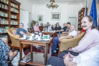 Pravidelné setkání českých krajanů na českém velvyslanectví, 10. března 2020. Marie Pešková se směje zcela vpravo. 