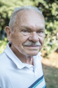 Pavel Peška v dubnu 2021 na zahradě svého domu v Germistonu