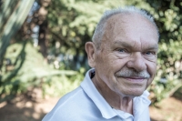 Pavel Peška v dubnu 2021 na zahradě svého domu v Germistonu