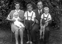 Rodina Jana Opletala – otec, matka, dva bratři, nejmladší je Jan Opletal