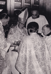 Svěcení na kněze Františkem kardinálem Tomáškem