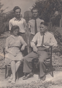 Jaromír Stojan spolu s rodiči, cca r. 1947