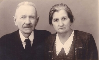 Rodiče otce, Jaroslav a Jiřina Dejmkovi, asi 1936