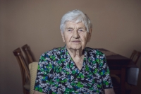 Karla Moravcová doma v Lovosicích, fotografie pro putovní výstavu po Ústeckém kraji, srpen 2021