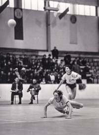 Elena Moskalová (on the court floor) at a tournament in Kopřivnice in 1971