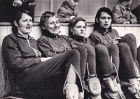 V dresu reprezentace na turnaji v Kopřivnici v roce 1971. Zleva Elena Moskalová, Anna Mifková, Darina Kodajová a Iva Moulisová