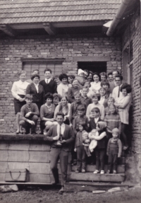 Oslava maminčiných narozenin, rok 1970