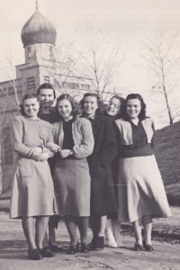 Spolužačky ze studií VŠ v Brně, říkalo se jim "osmička"