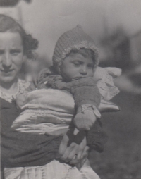With mum, 1942