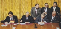 Privatization of Škoda Mladá Boleslav, signing of the contract with Volkswagen