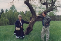 Před jabloní v dospělosti