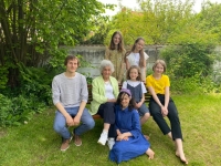 S žákyněmi z Církevní základní školy Orbis Pictus v Táboře při natáčení Příběhů našich sousedů v černu 2021