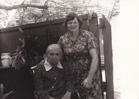 Mum Ludmila with grandma Terezie in a wheelchair in the yard in Vavřinec in 1979