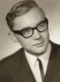 Jiří Mach na maturitní fotce rok 1968