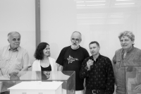 Zleva dramaturg Jan Gogola, Markéta Potužáková, Přemysl Rut, Pavel Petr a Jiří Pavlica po společném vystoupení ve zlínské galerii roku 2015