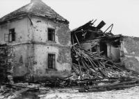 Destroyed Vašek's pub, 1945