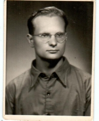 Otec Pavla Tomašoviča Alojz v dobe, keď slúžil v PTP.