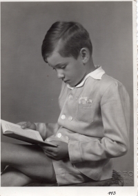 První dny ve škole, 1944