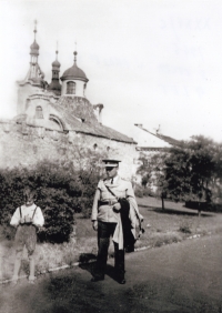 S tatínkem Václavem na Petříně při výletě do Prahy, 1946