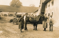 Statek Pelantových, č.p. 17 (na koni Čestmír, u koně jeho tatínek Bedřich)