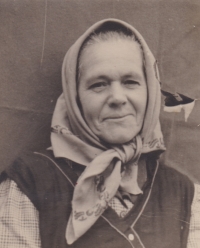 Marie Sýkorová, maminka pamětnice
