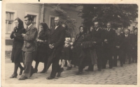 Pohřeb otce v červnu 1948