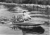 Father with a boat of his own production on the Elbe, 1963