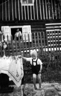 In front of the family house (his father in the window), ca. 1941