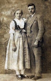His parents' wedding, 1925