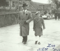 His half-brother Ronald Kraus with František R. Kraus at the zoo, 1937