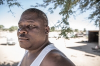 Vašek před svou farmou nedaleko Windhoeku v Namibii, 2021