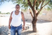 Vašek před svou farmou nedaleko Windhoeku v Namibii, 2021