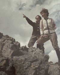 Se sestrou Katjou (vlevo) ve Švýcarsku, 1963