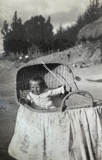 Vera in a pram, Latacunga 1942