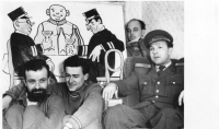 At the military barracks, where the witness painted Švejks. Otakar Binar is on the left. The year 1960.