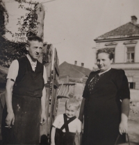 From the left Anton Zbytek, the witness as a young boy and his mother, Holešov, late 1930s