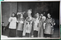 Dušan Hejbal ministrantem (vlevo)