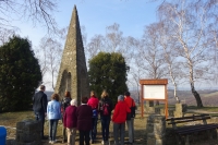 U památníku zemřelých partyzánů v Březnici s týmem ze ZŠ Okružní Zlín