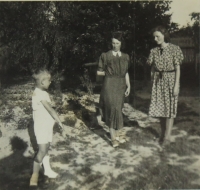 S babičkou, 1943